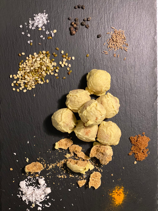 Payatham Urundai / Moong dhal balls / (பயத்தம் பணியாரம்)